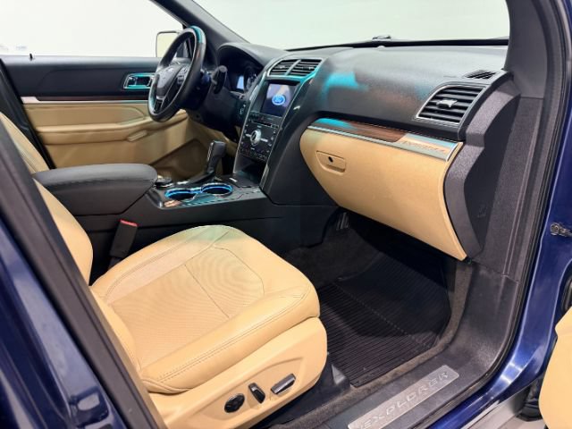 Used 2017 Ford Explorer Limited w/ Equipment Group 301A AWD/4WD image 13