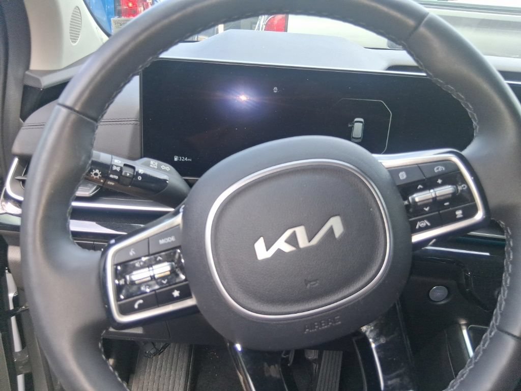 Certified 2025 Kia Carnival SX Prestige FWD image 9