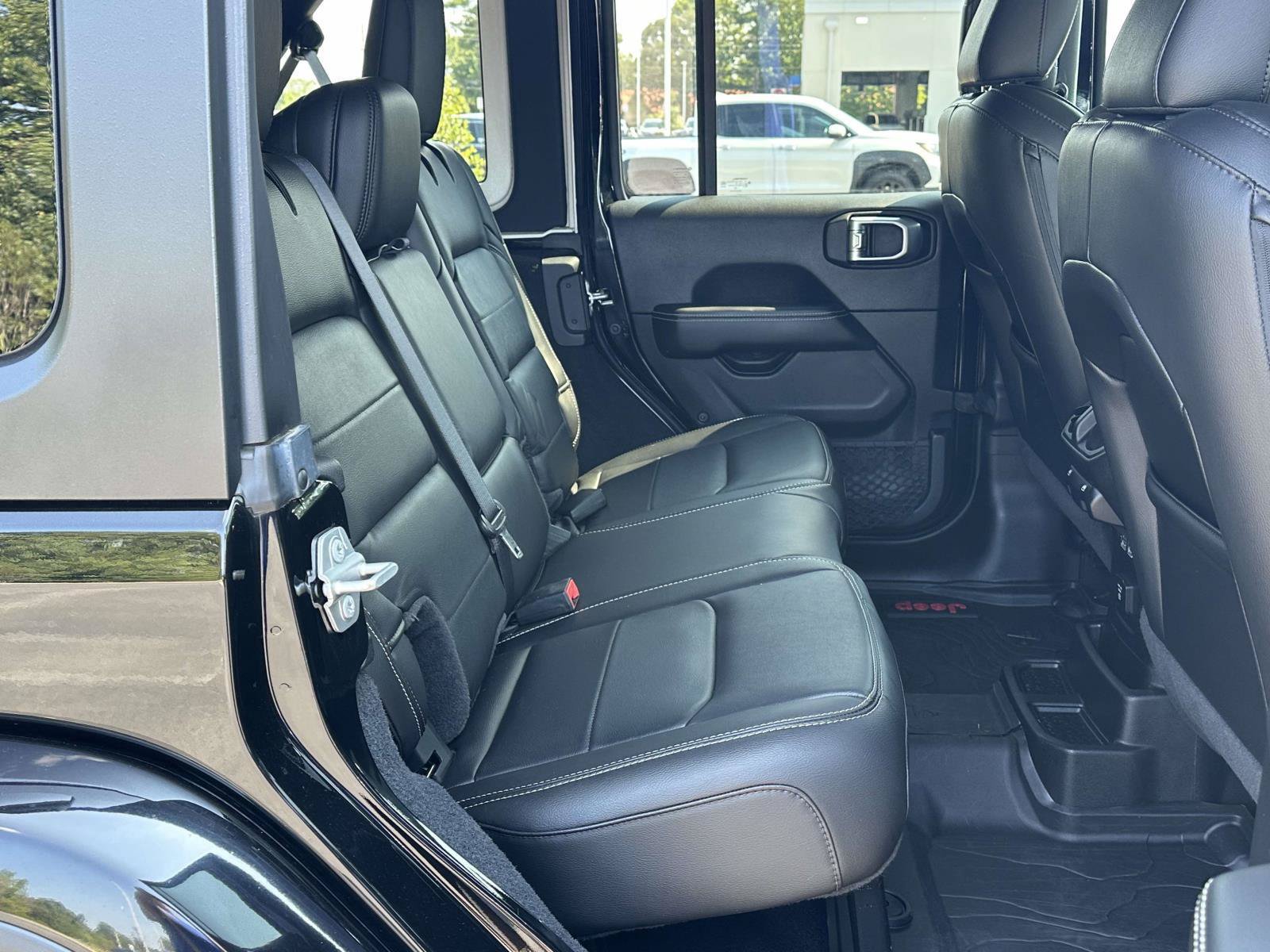 Used 2020 Jeep Wrangler Unlimited Sahara AWD/4WD image 7