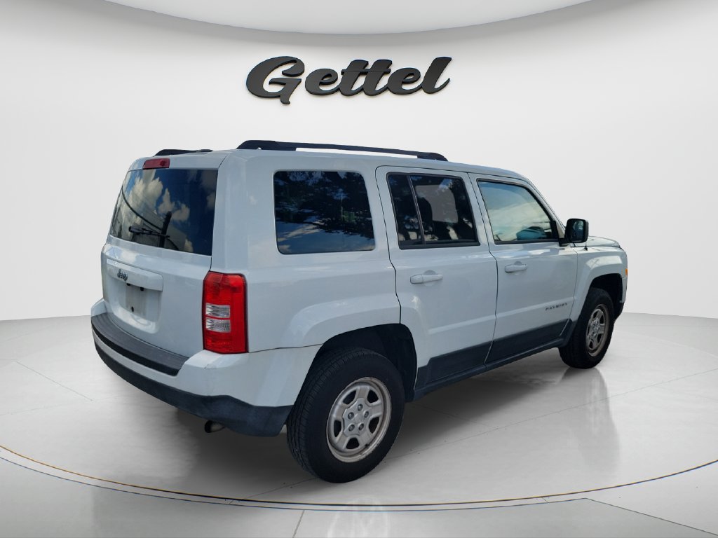 Used 2016 Jeep Patriot Sport w/ Power Value Group FWD image 4