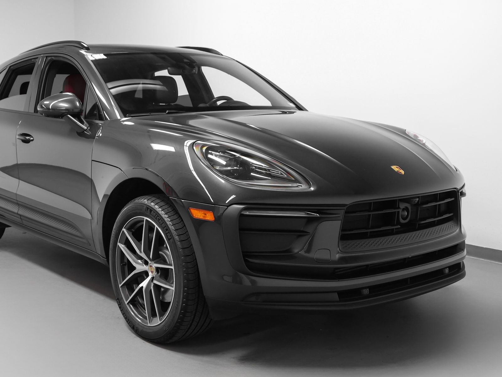 Certified 2023 Porsche Macan AWD/4WD image 9