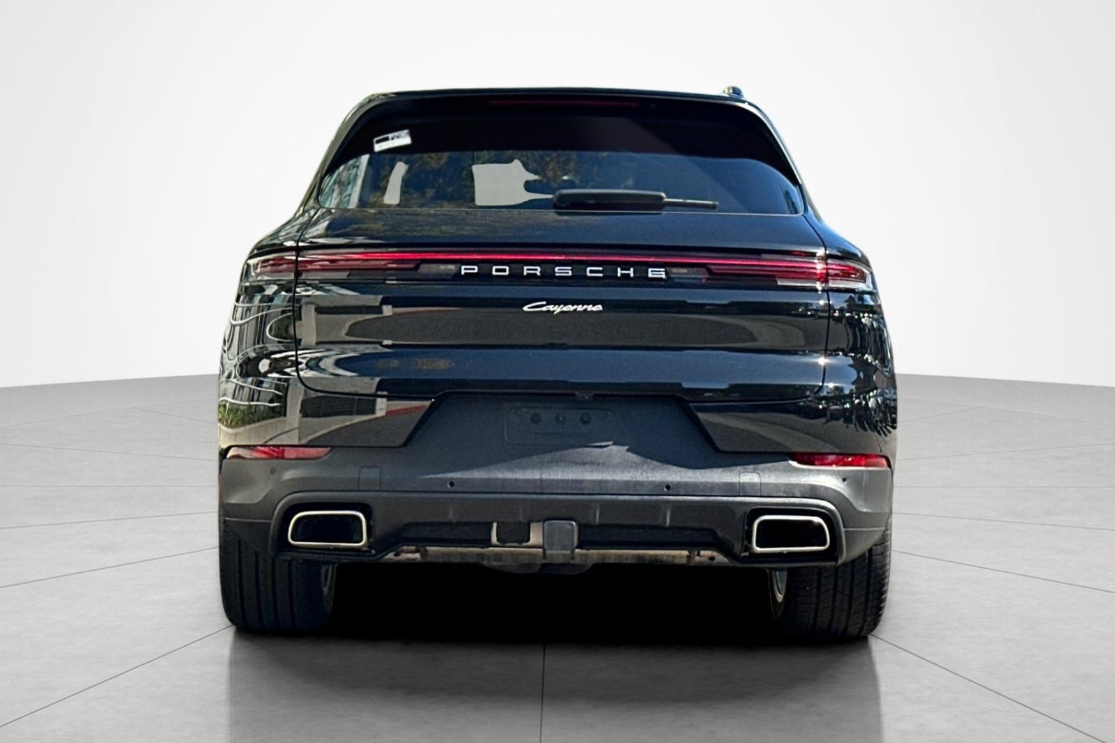 Used 2025 Porsche Cayenne AWD/4WD image 4
