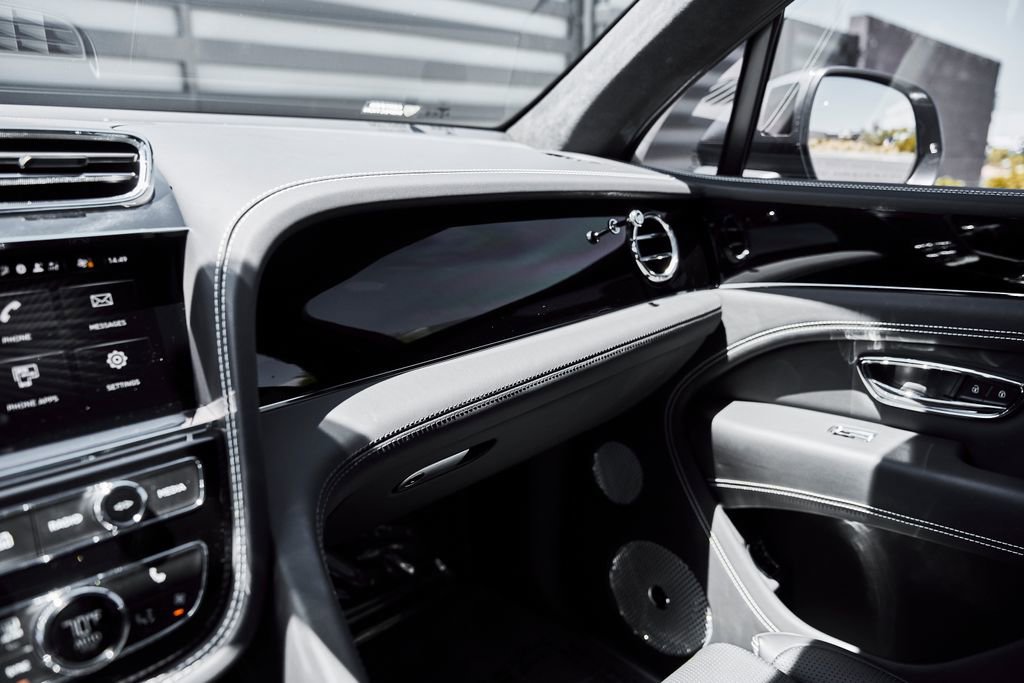 Used 2024 Bentley Bentayga AWD/4WD image 79