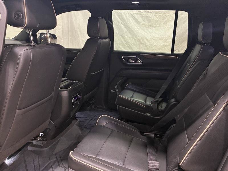 Used 2023 Chevrolet Suburban Premier RWD image 17