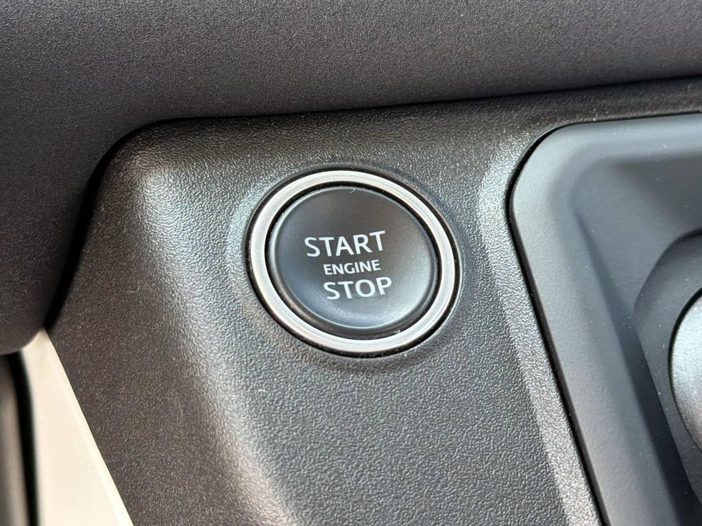 Used 2022 Land Rover Defender 110 SE AWD/4WD image 28