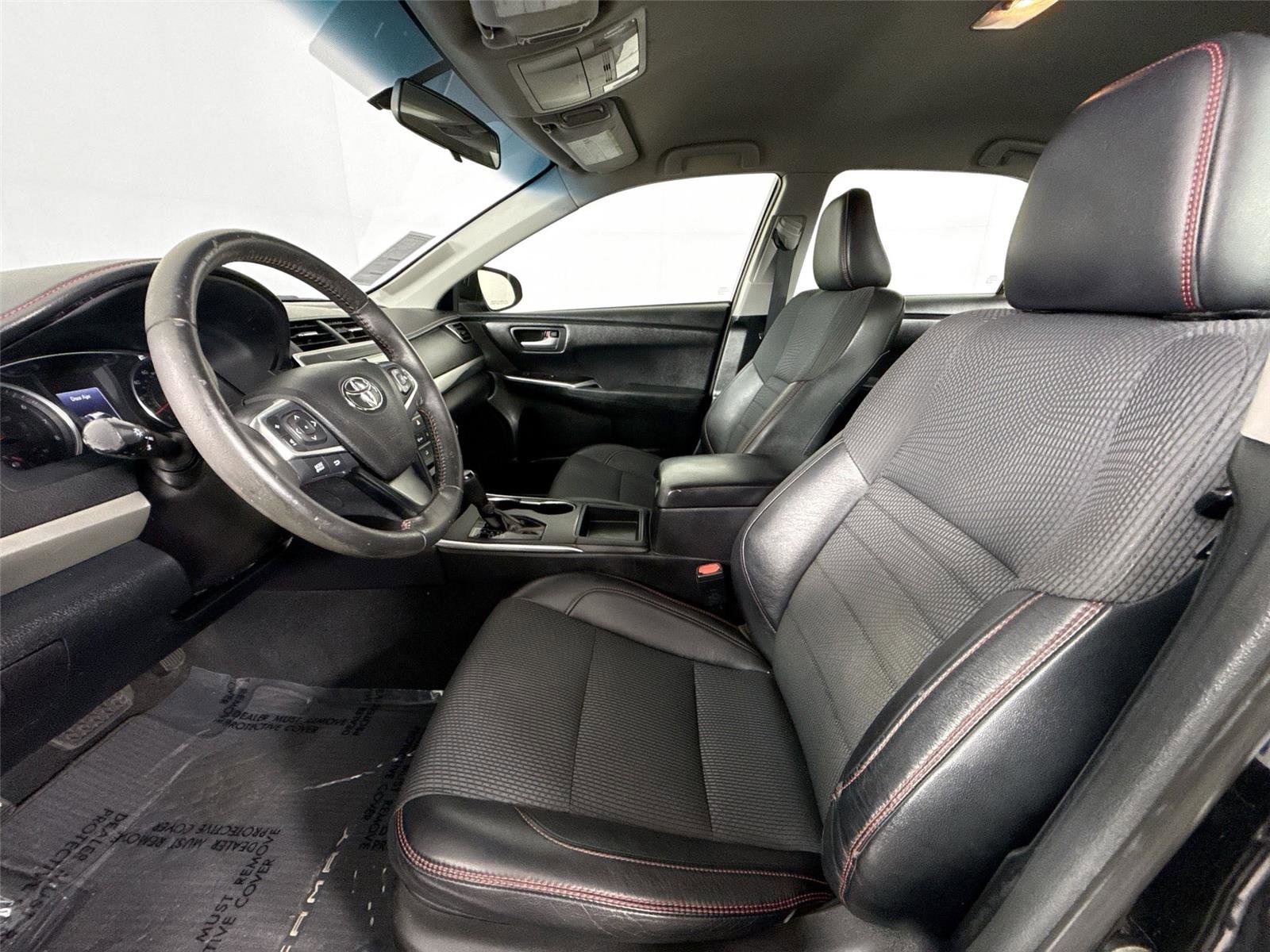 Used 2017 Toyota Camry SE FWD image 3