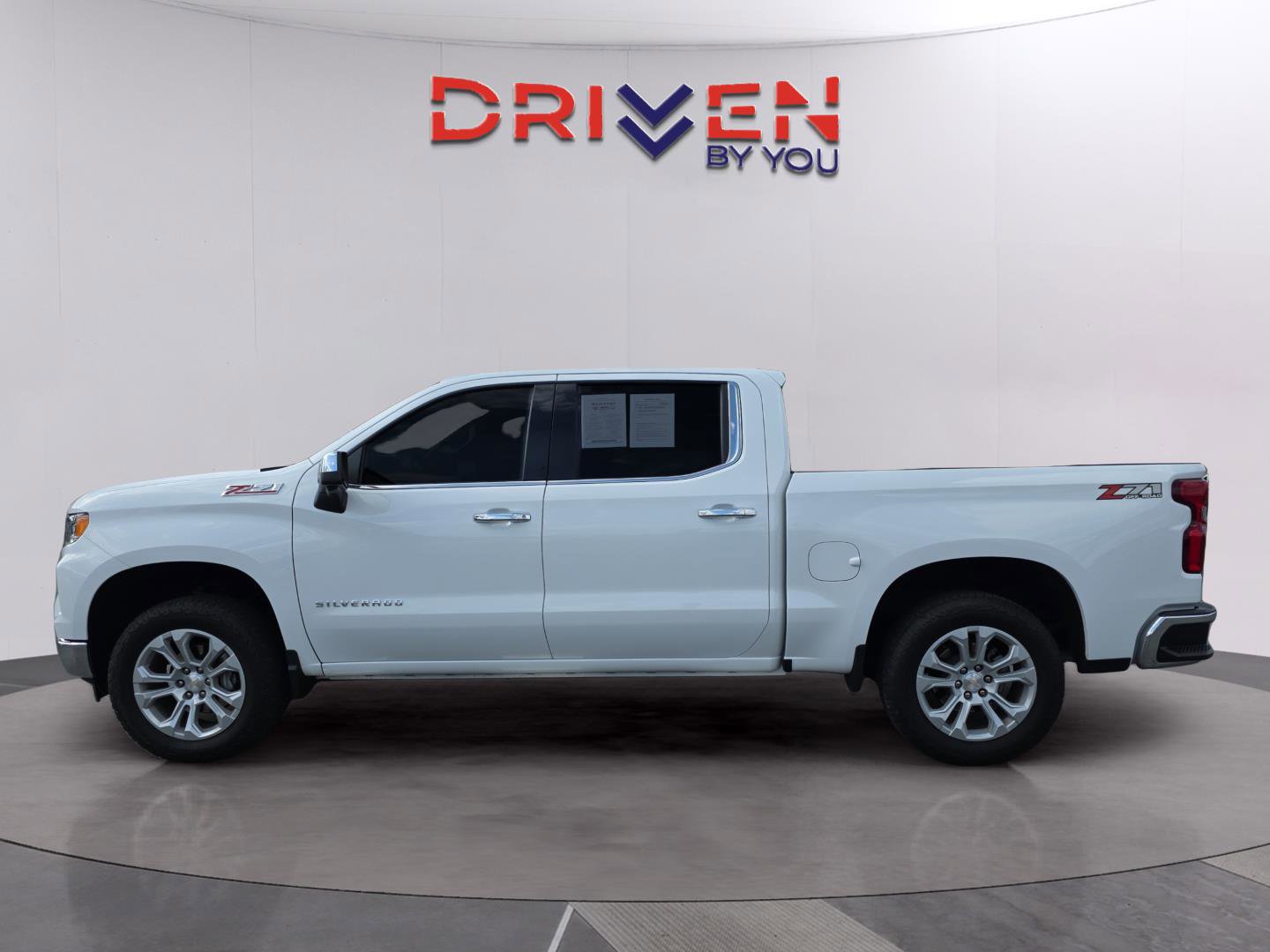Used 2023 Chevrolet Silverado 1500 LTZ image 2