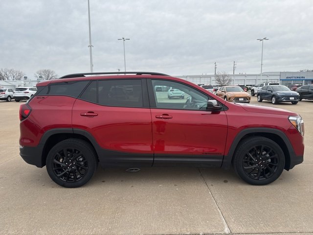 Used 2023 GMC Terrain SLE w/ Driver Convenience Package image 2