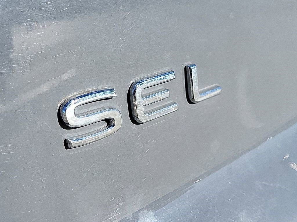 Used 2022 Volkswagen Atlas Cross Sport SEL R-Line image 39