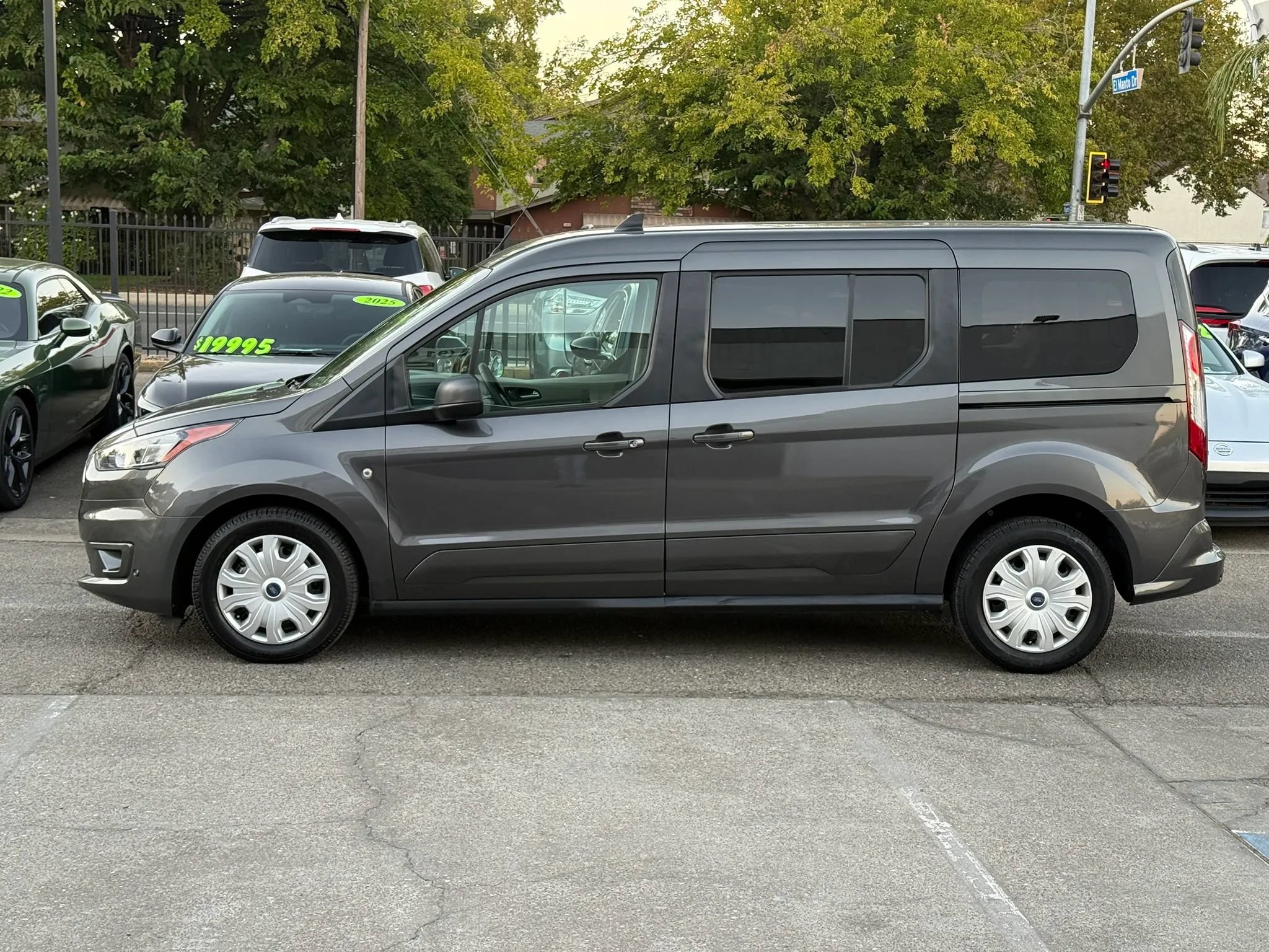 Used 2023 Ford Transit Connect XLT FWD image 3