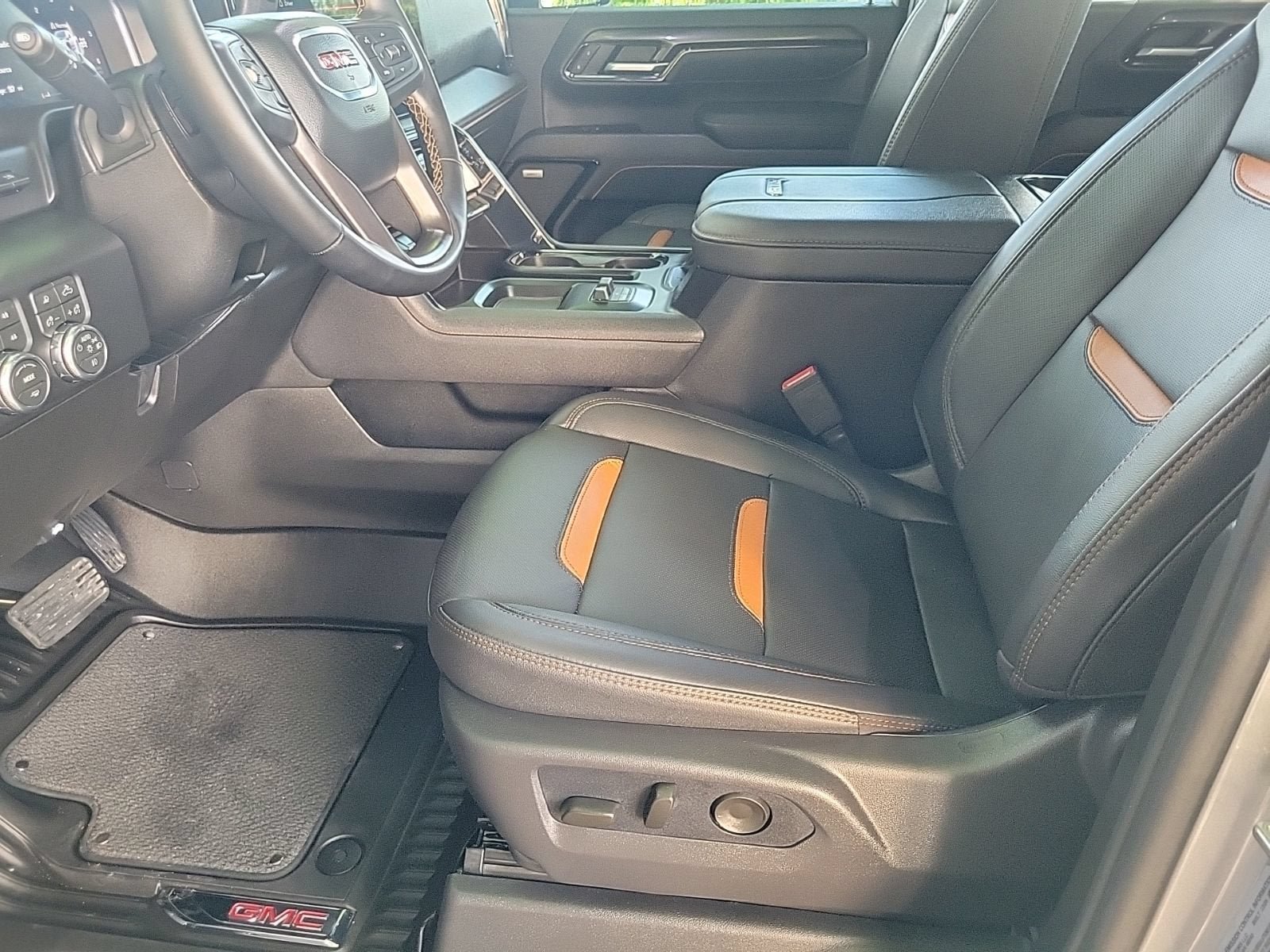 Used 2026 GMC Sierra 2500 AT4 w/ AT4 Premium Plus Package AWD/4WD image 12