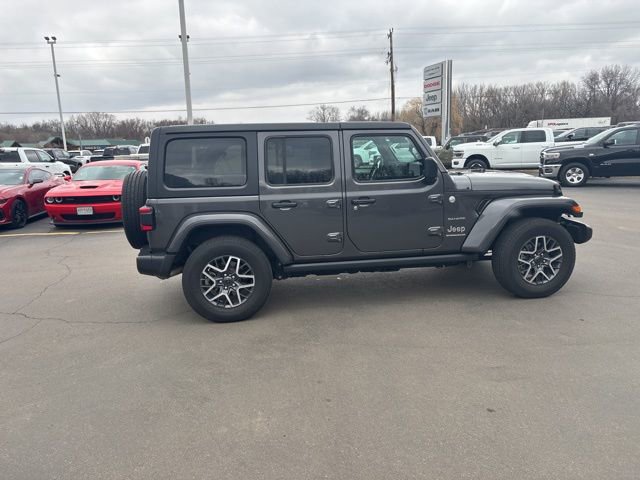 Used 2024 Jeep Wrangler Sahara image 9