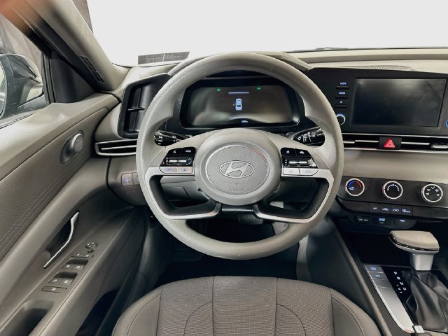 Certified 2025 Hyundai Elantra SE FWD image 25