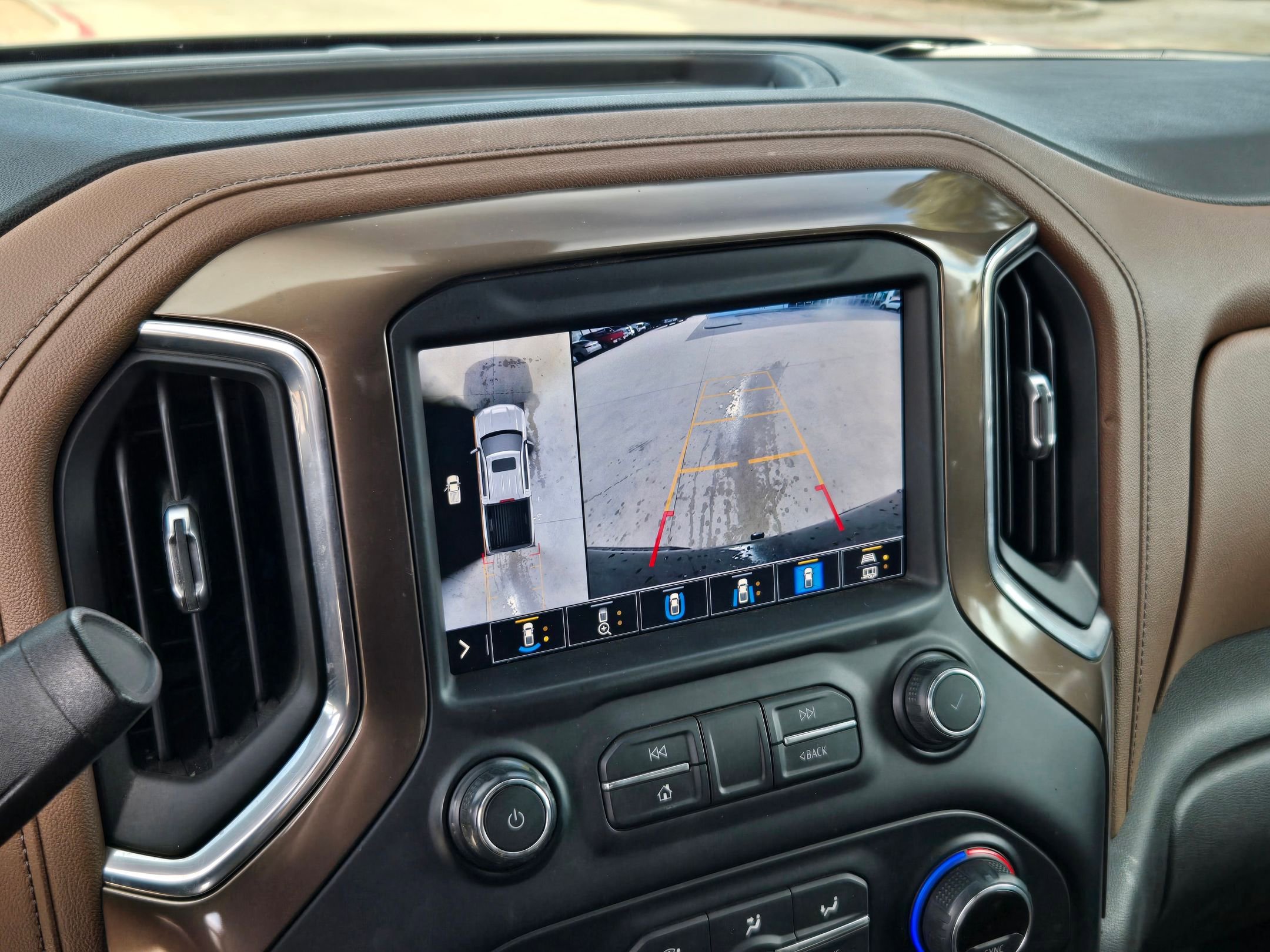 Used 2021 Chevrolet Silverado 1500 High Country w/ Technology Package image 18