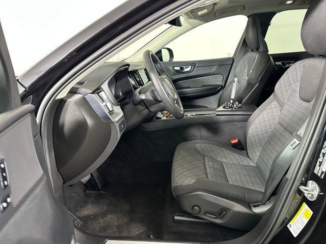 Used 2023 Volvo XC60 B5 Core image 10