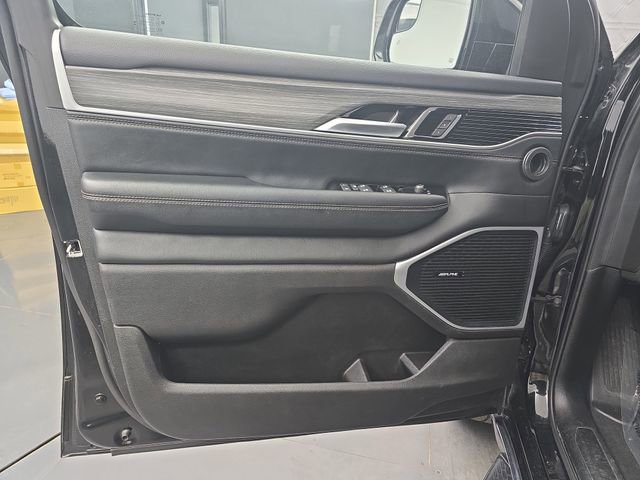 Used 2024 Jeep Wagoneer L Series II w/ Flexible Seating Group image 24