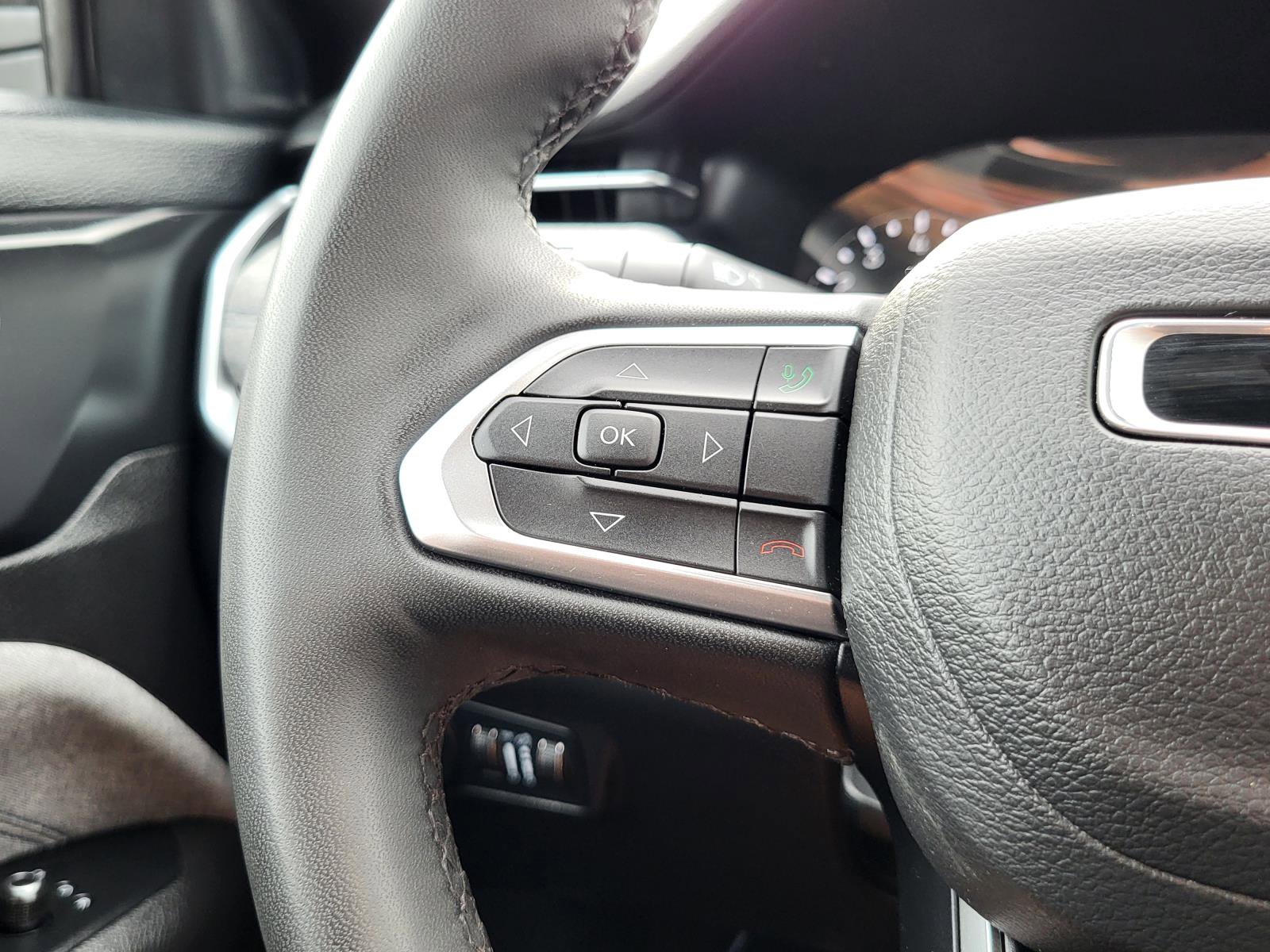 Used 2025 Jeep Compass Latitude image 22