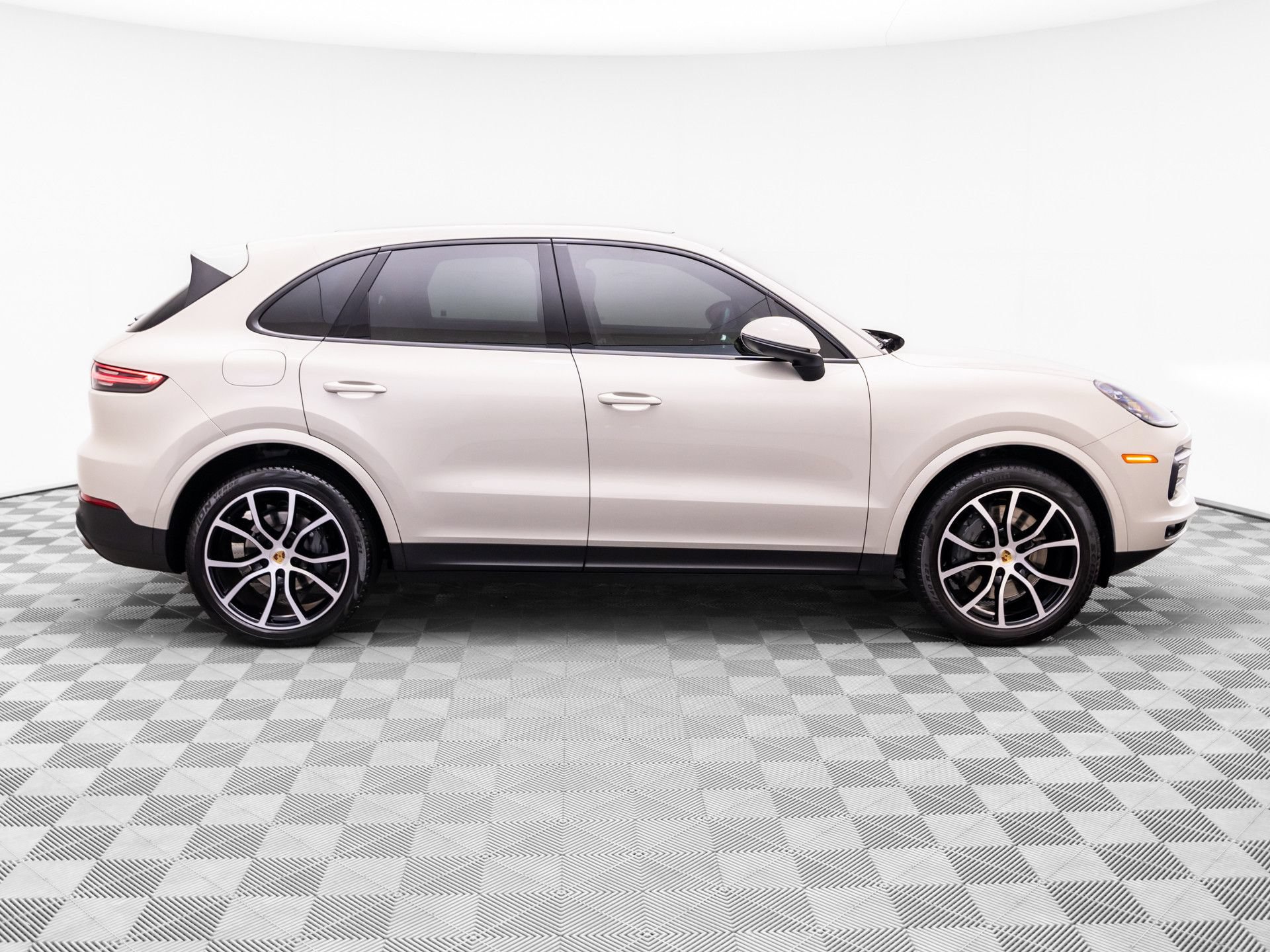 Certified 2023 Porsche Cayenne S AWD/4WD image 7