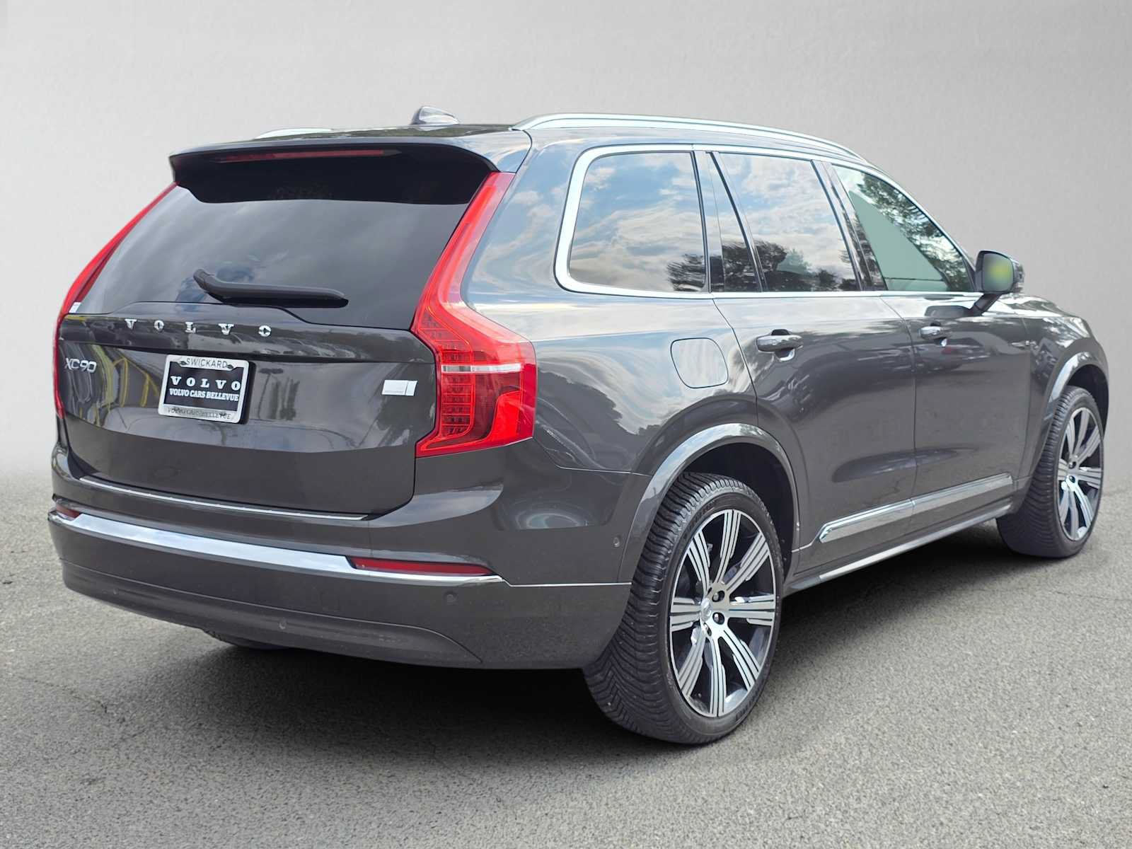 Certified 2023 Volvo XC90 T8 Plus w/ Protection Package Premier AWD/4WD image 4