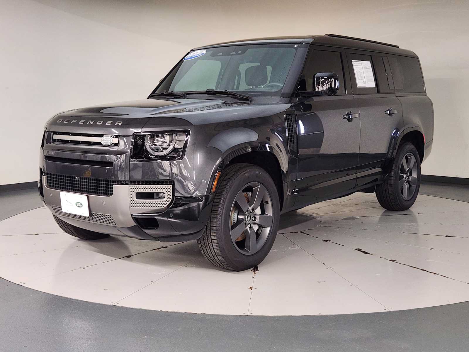Used 2025 Land Rover Defender 130 X-Dynamic SE AWD/4WD image 1
