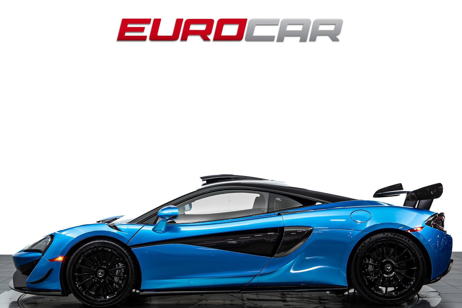 Used 2020 McLaren 620R RWD image 2