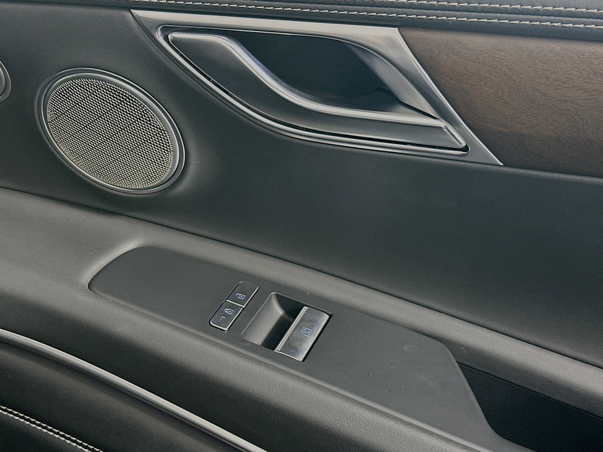 Used 2021 Genesis GV80 3.5T w/ Advanced Package 06 AWD/4WD image 29