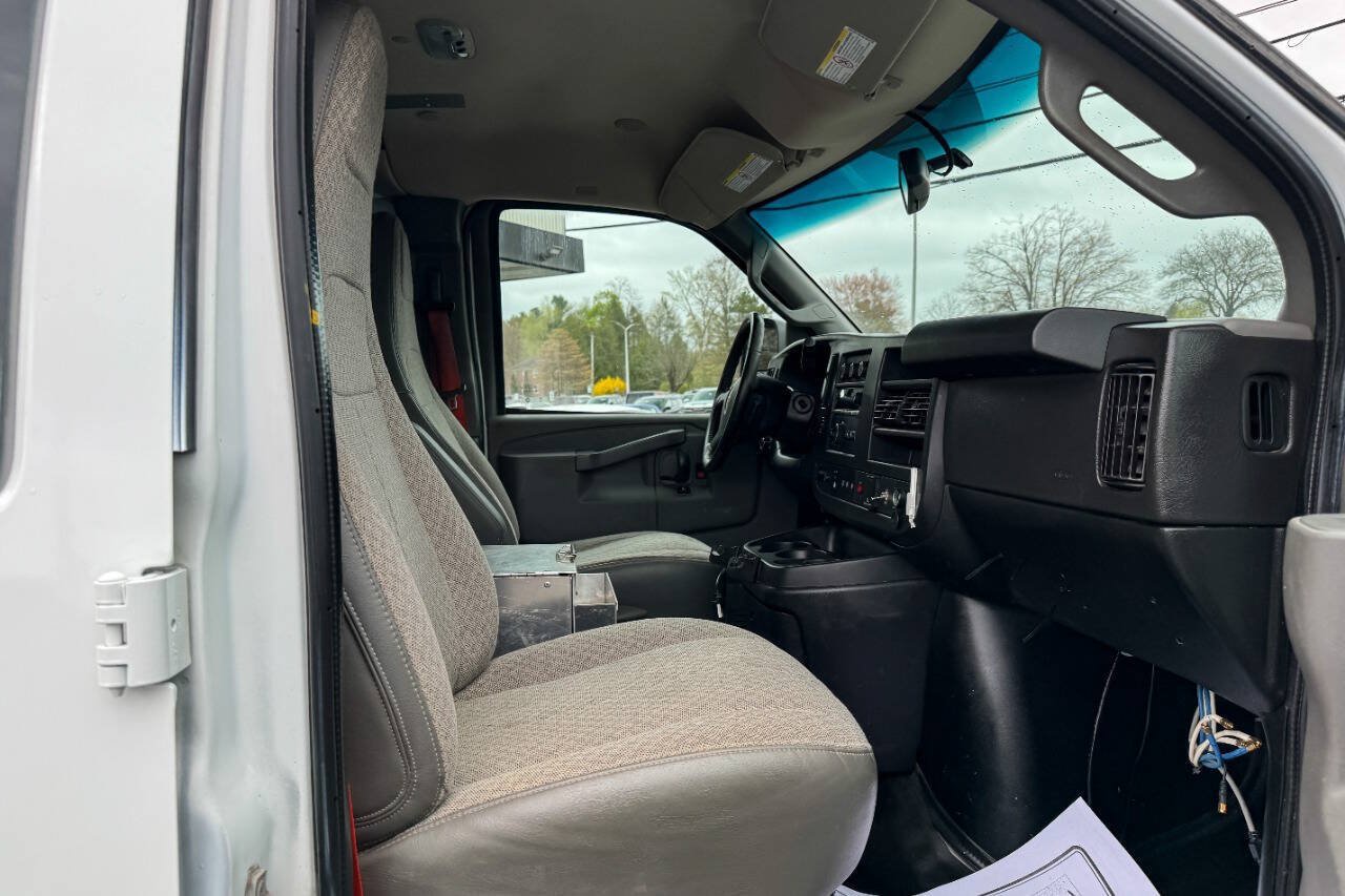 Used 2020 Chevrolet Express 2500 w/ Driver Convenience Package RWD image 10