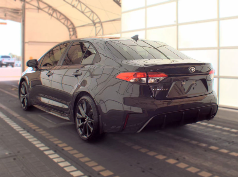 Used 2026 Toyota Corolla SE FWD image 4