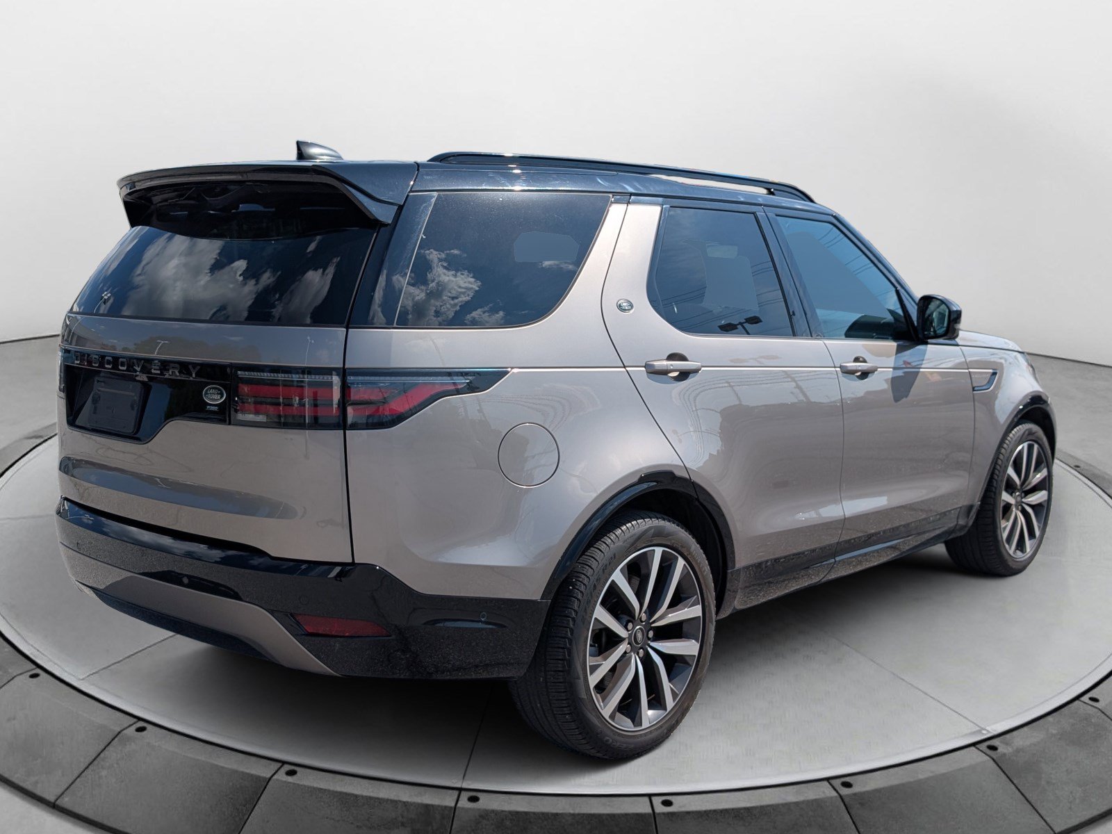 Used 2023 Land Rover Discovery S R-Dynamic AWD/4WD image 3