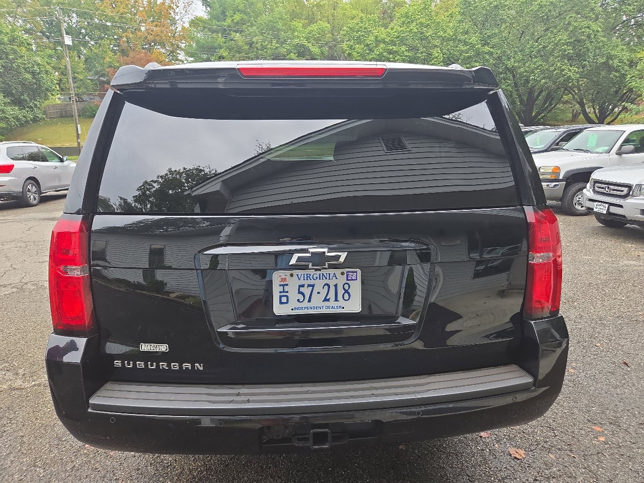 Used 2019 Chevrolet Suburban LT image 4
