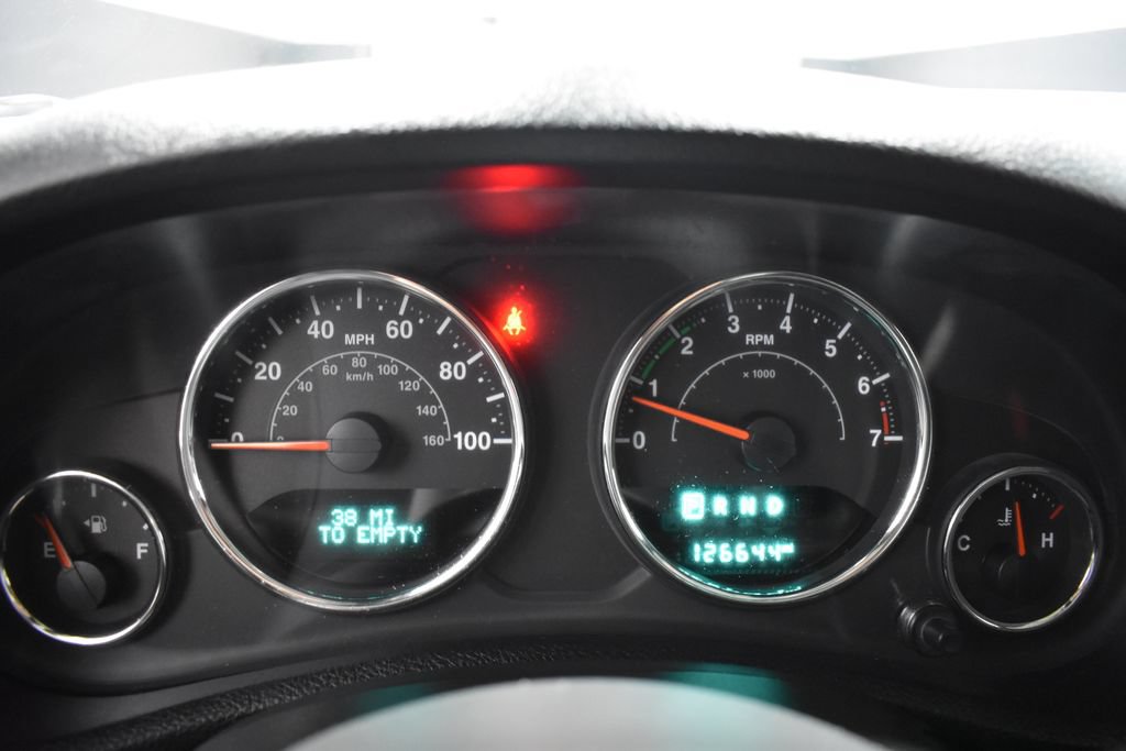 Used 2015 Jeep Wrangler Sahara w/ Connectivity Group AWD/4WD image 21