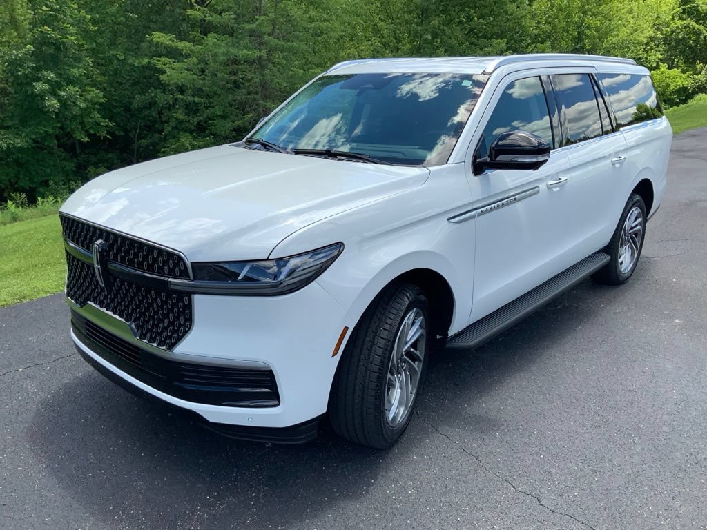New 2027 Lincoln Navigator L Premier AWD/4WD image 10