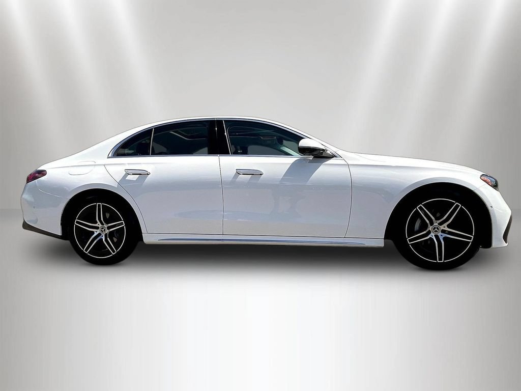Used 2025 Mercedes-Benz E 350 4MATIC Sedan image 4
