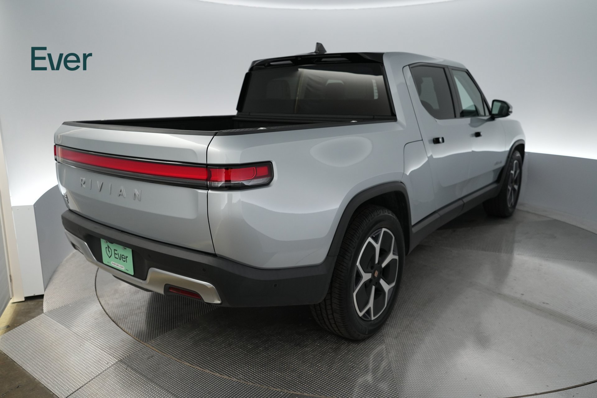 Used 2024 Rivian R1T Adventure Dual AWD/4WD image 3
