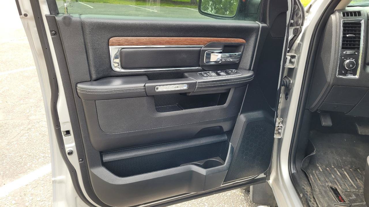 Used 2017 RAM 1500 Laramie AWD/4WD image 11