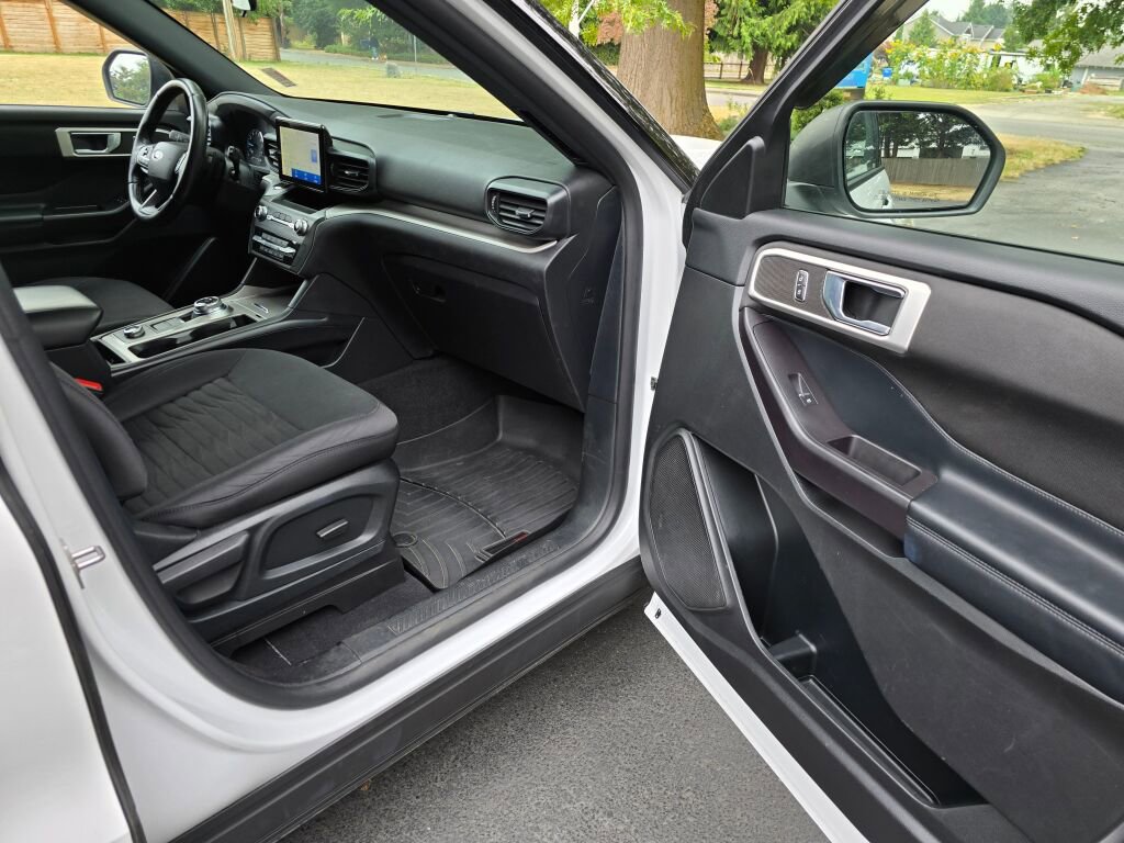 Used 2020 Ford Explorer XLT w/ Class III Trailer Tow Package image 13