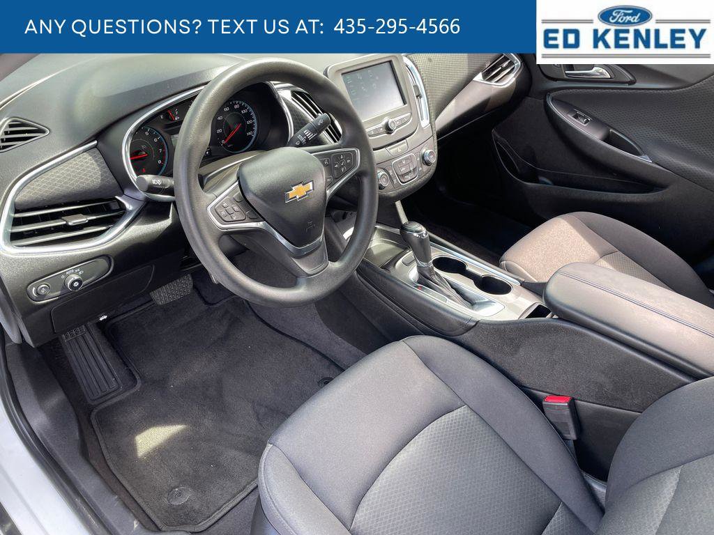 Used 2017 Chevrolet Malibu LT FWD image 4