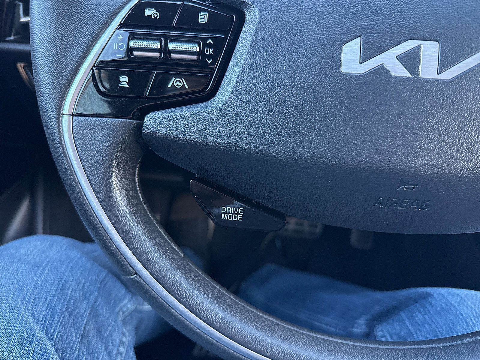 Used 2023 Kia Niro EX Touring FWD image 41