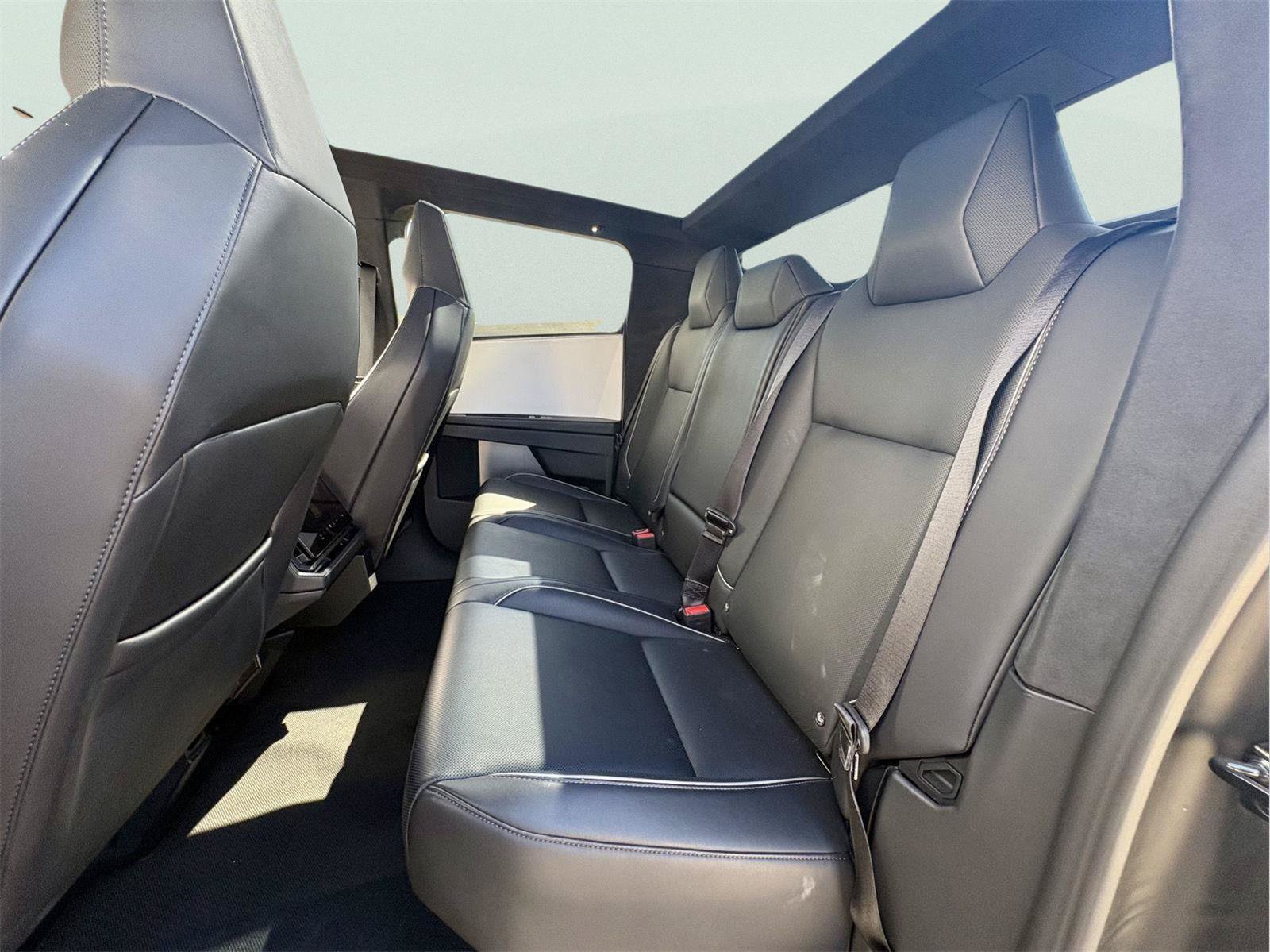 Used 2024 Tesla Cybertruck AWD Crew Cab image 10