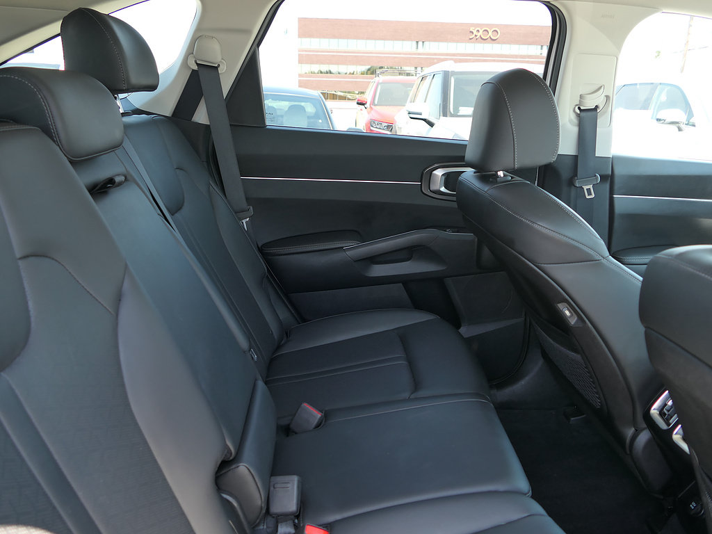 Used 2023 Kia Sorento S w/ Panoramic Sunroof Package FWD image 24