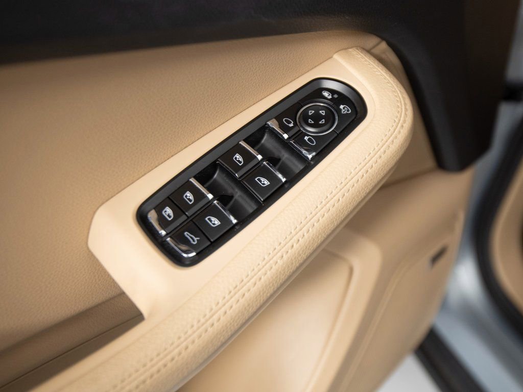 Certified 2021 Porsche Macan AWD/4WD image 20