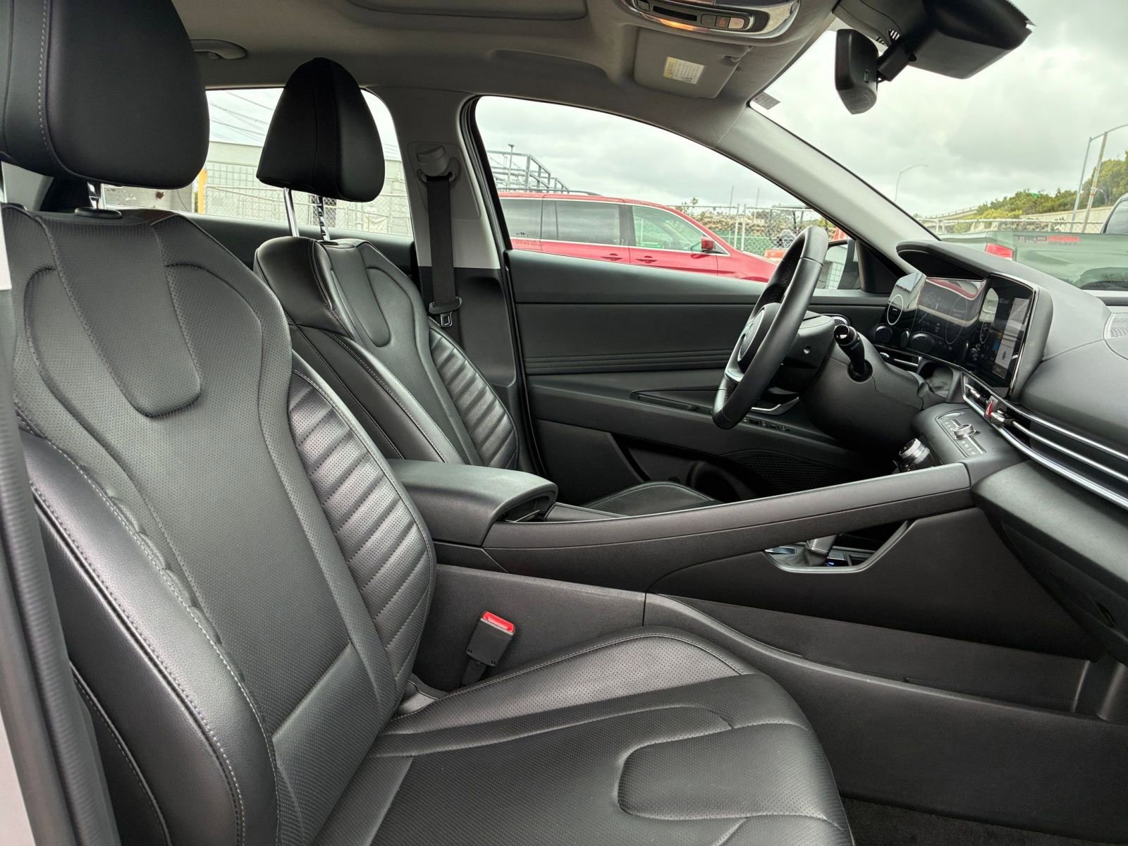 Used 2025 Hyundai Elantra Limited image 38