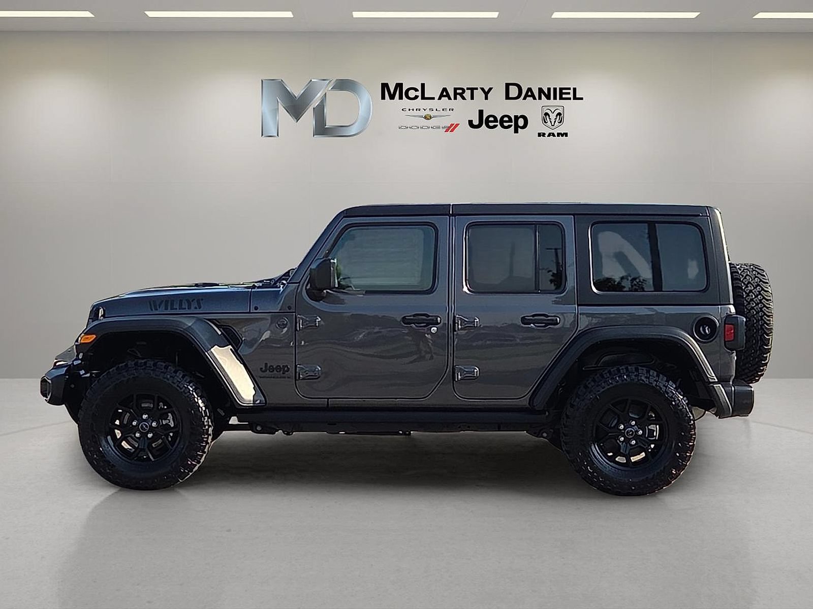 Used 2025 Jeep Wrangler Unlimited Sport AWD/4WD image 3