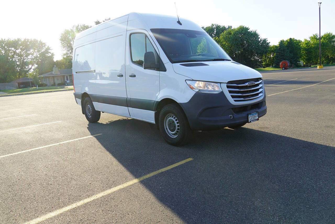 Used 2020 Freightliner Sprinter 2500 RWD image 2