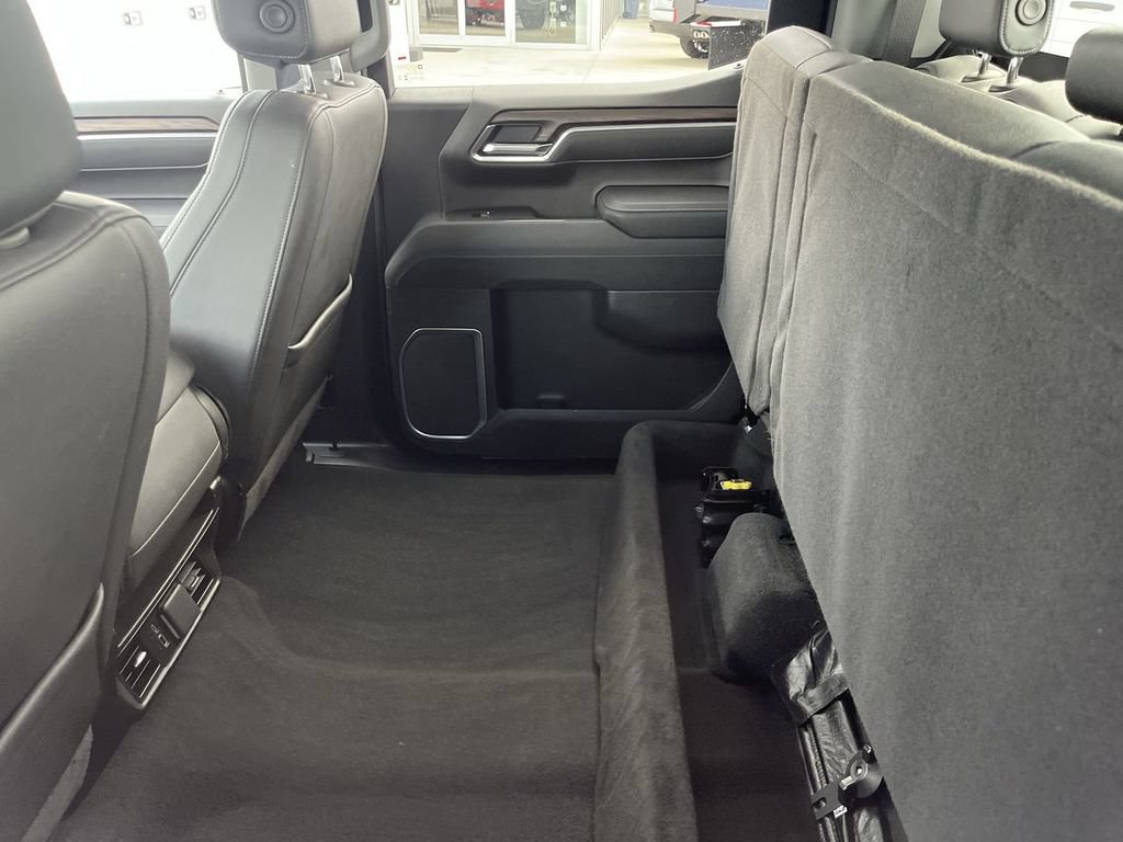 Used 2025 GMC Sierra 1500 SLT AWD/4WD image 5