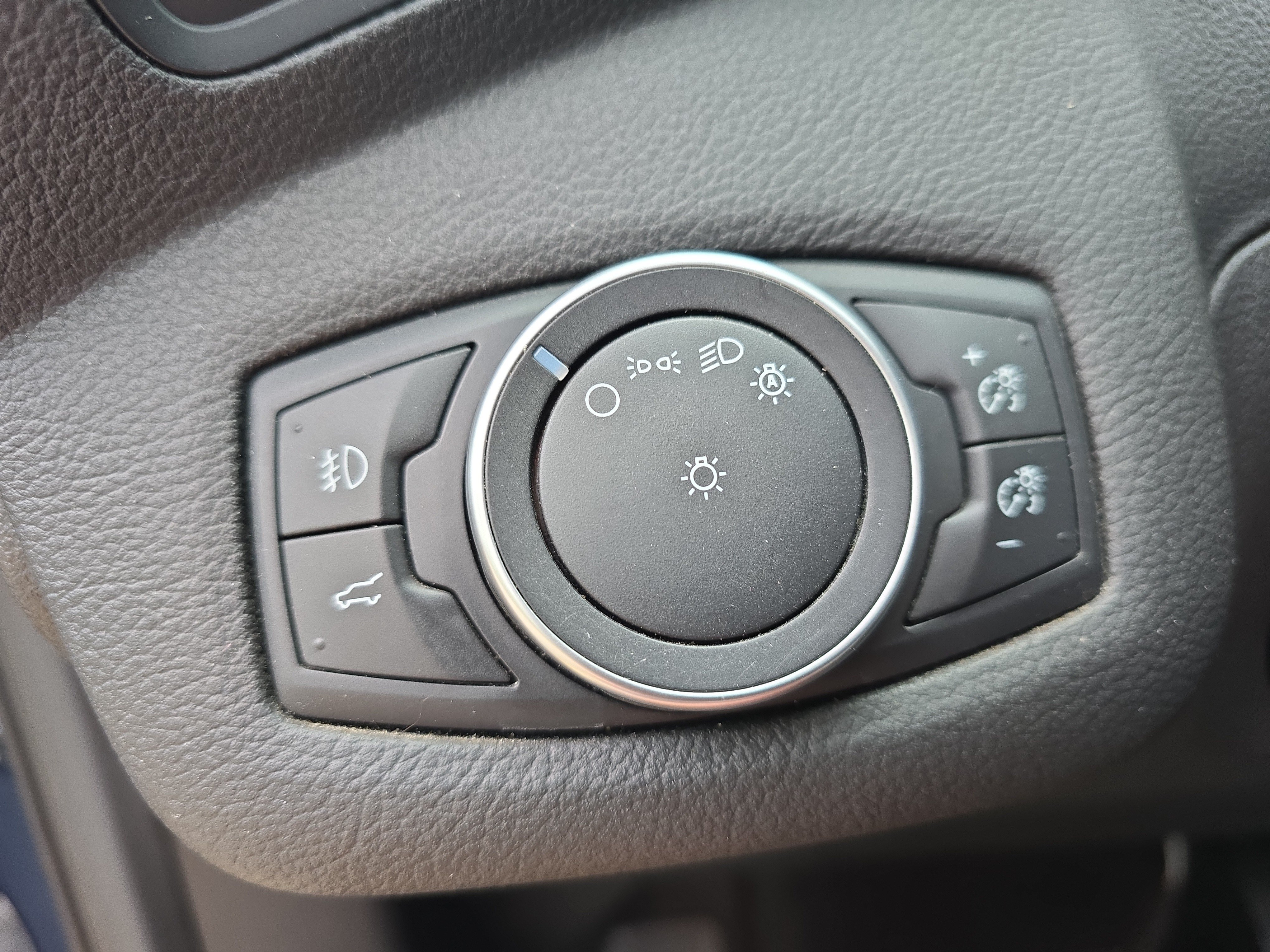 Used 2018 Ford Escape SE w/ SE Sync 3 Package AWD/4WD image 22
