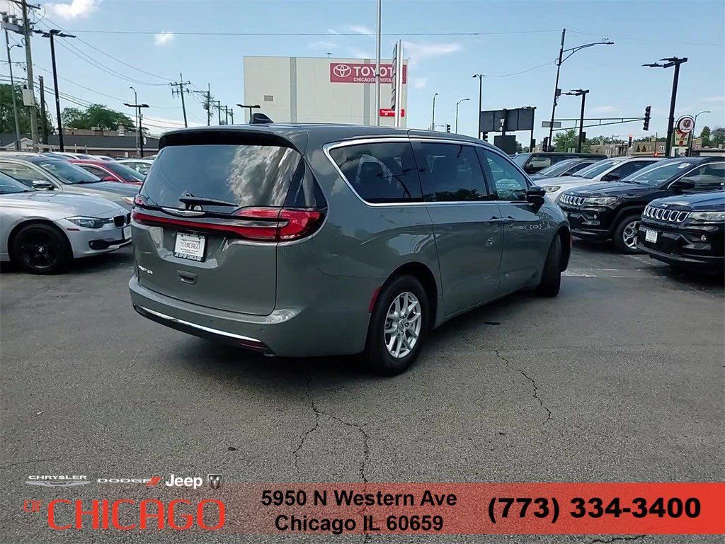 New 2025 Chrysler Pacifica Select FWD image 5