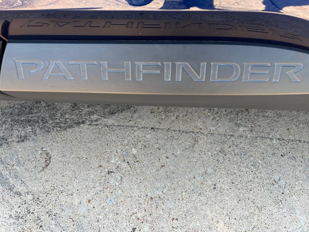 Used 2024 Nissan Pathfinder SL FWD image 7