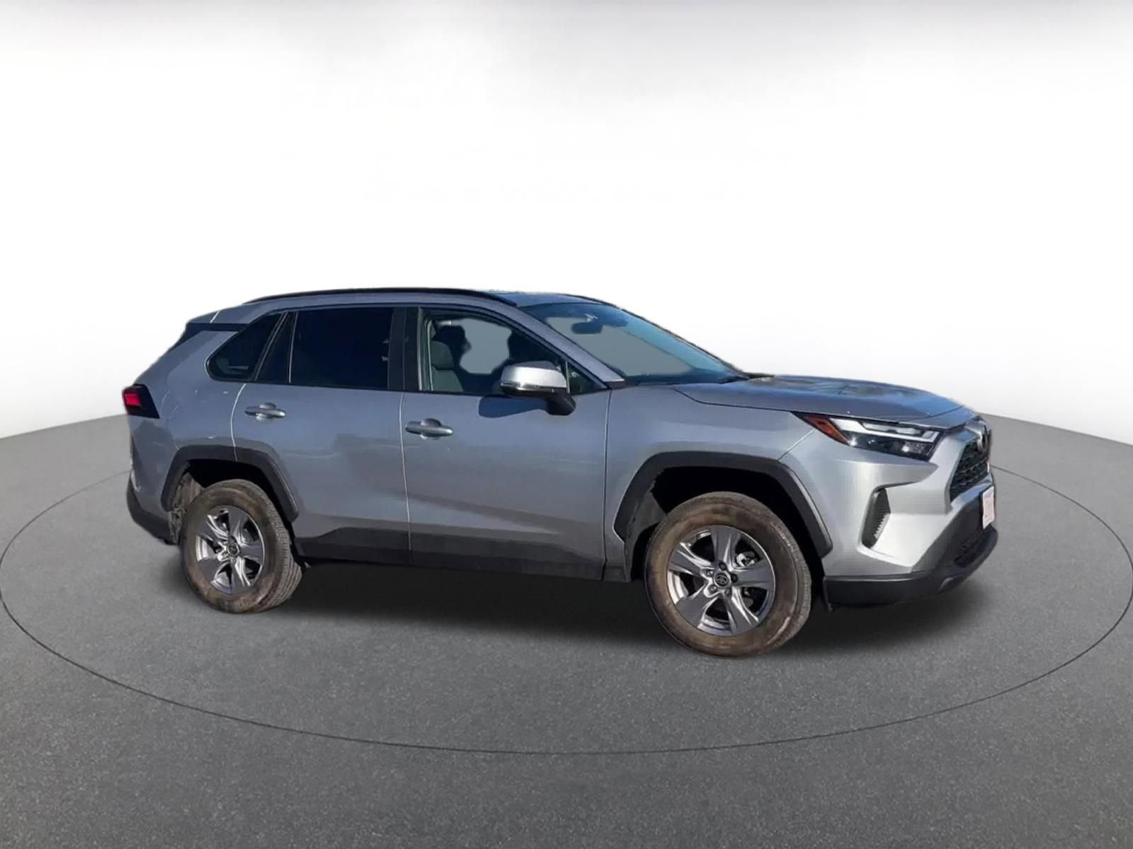Used 2025 Toyota RAV4 XLE image 2