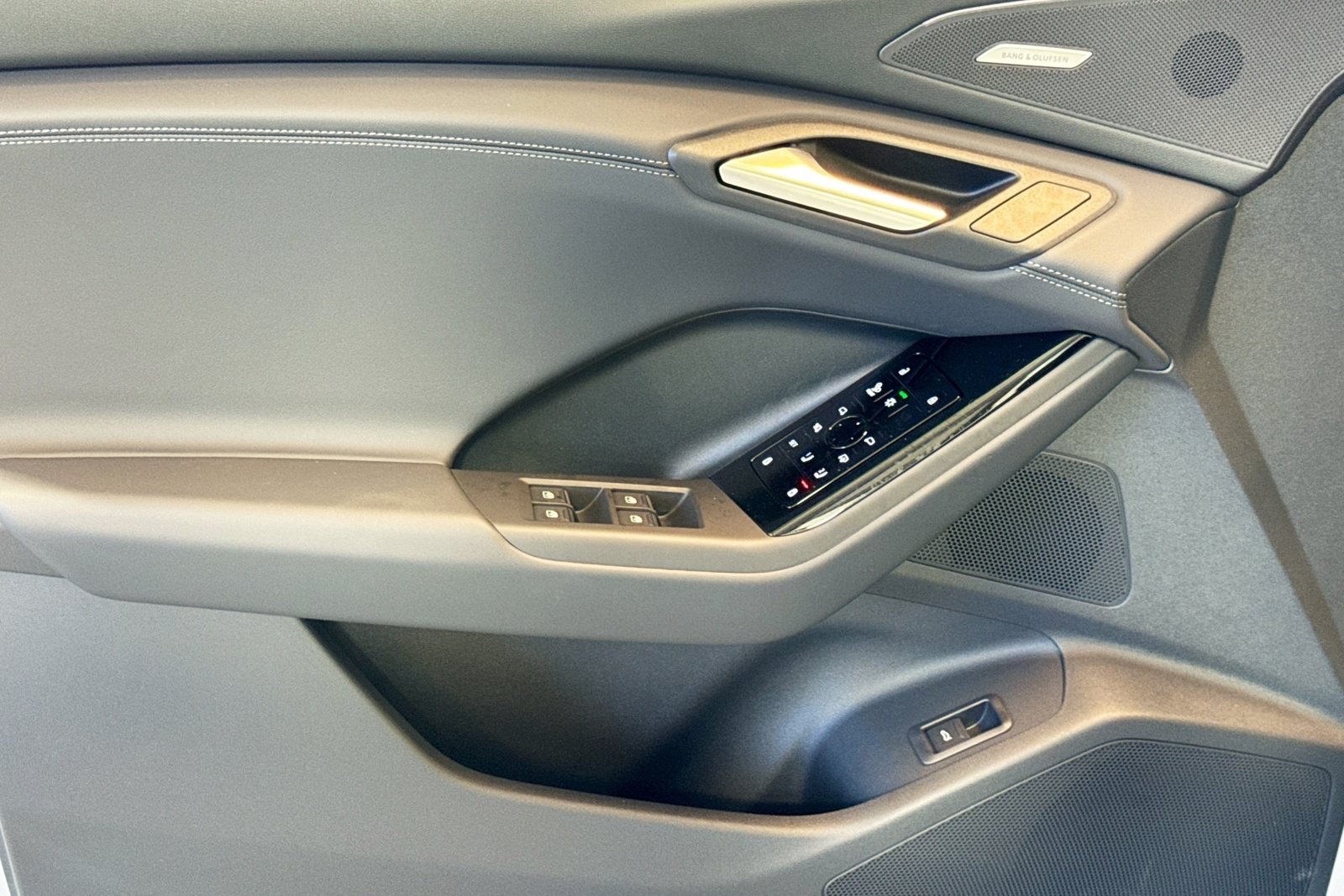 New 2027 Audi Q6 e-tron Premium Plus AWD/4WD image 15